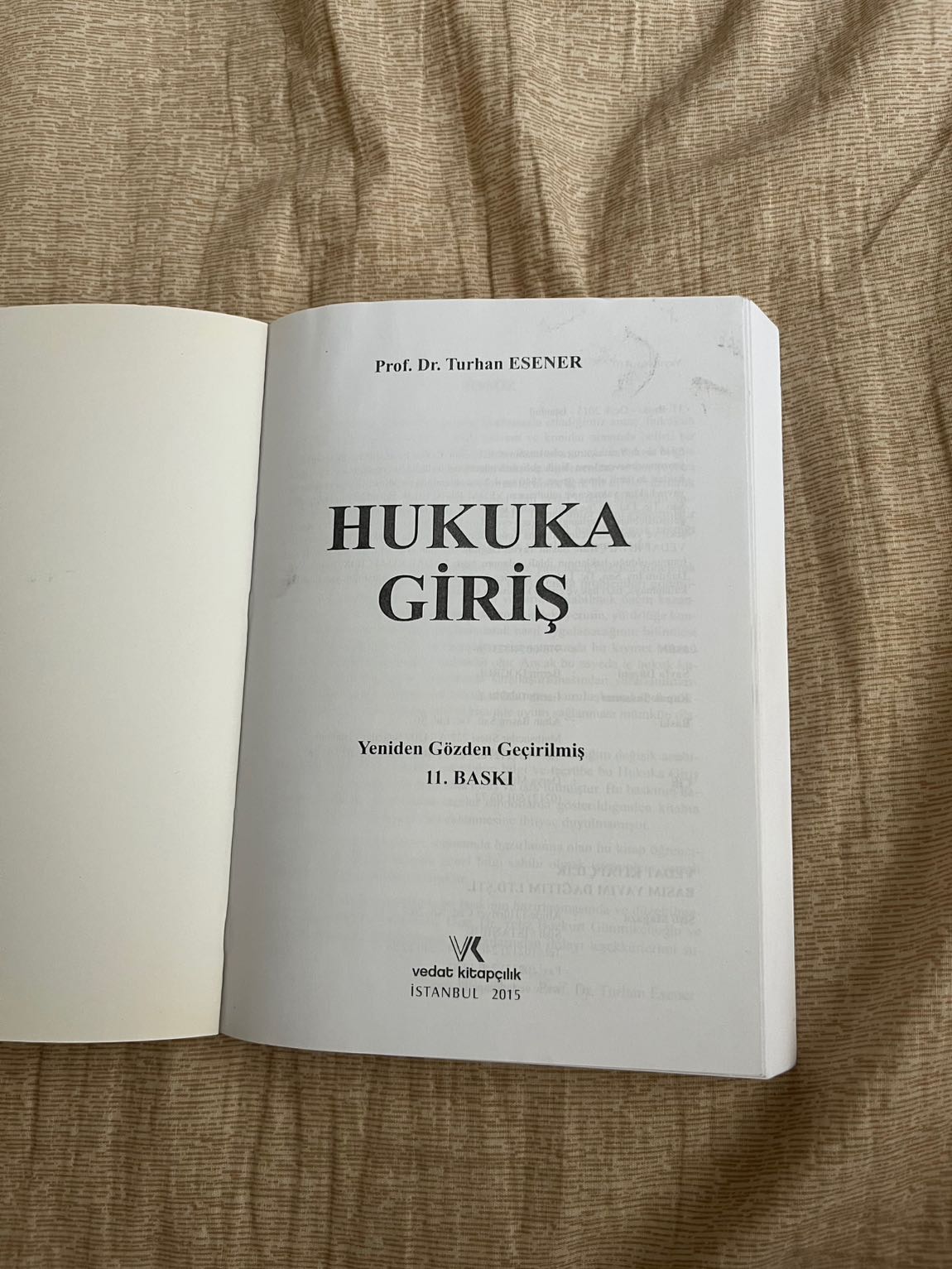 Hukuka Giriş Turhan Esener Kitap — görsel 4/5