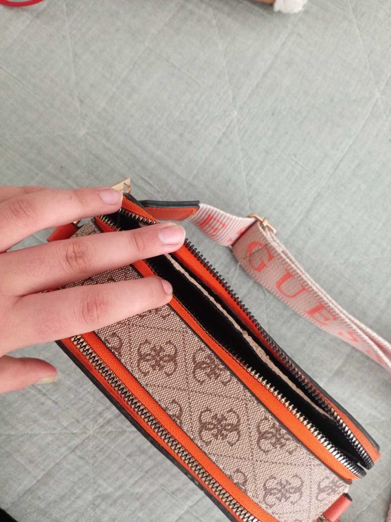 Guess Çapraz Askılı Çanta — görsel 3/3