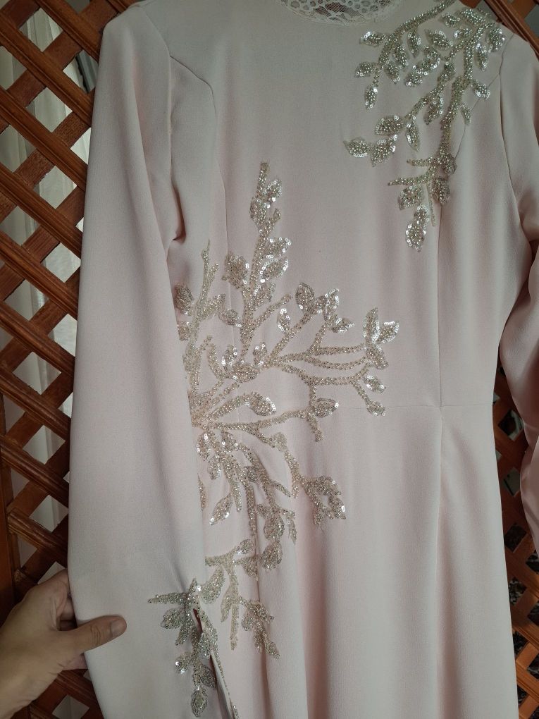 pelerinli pembe yavruağzı tesettür abiye — görsel 8/9