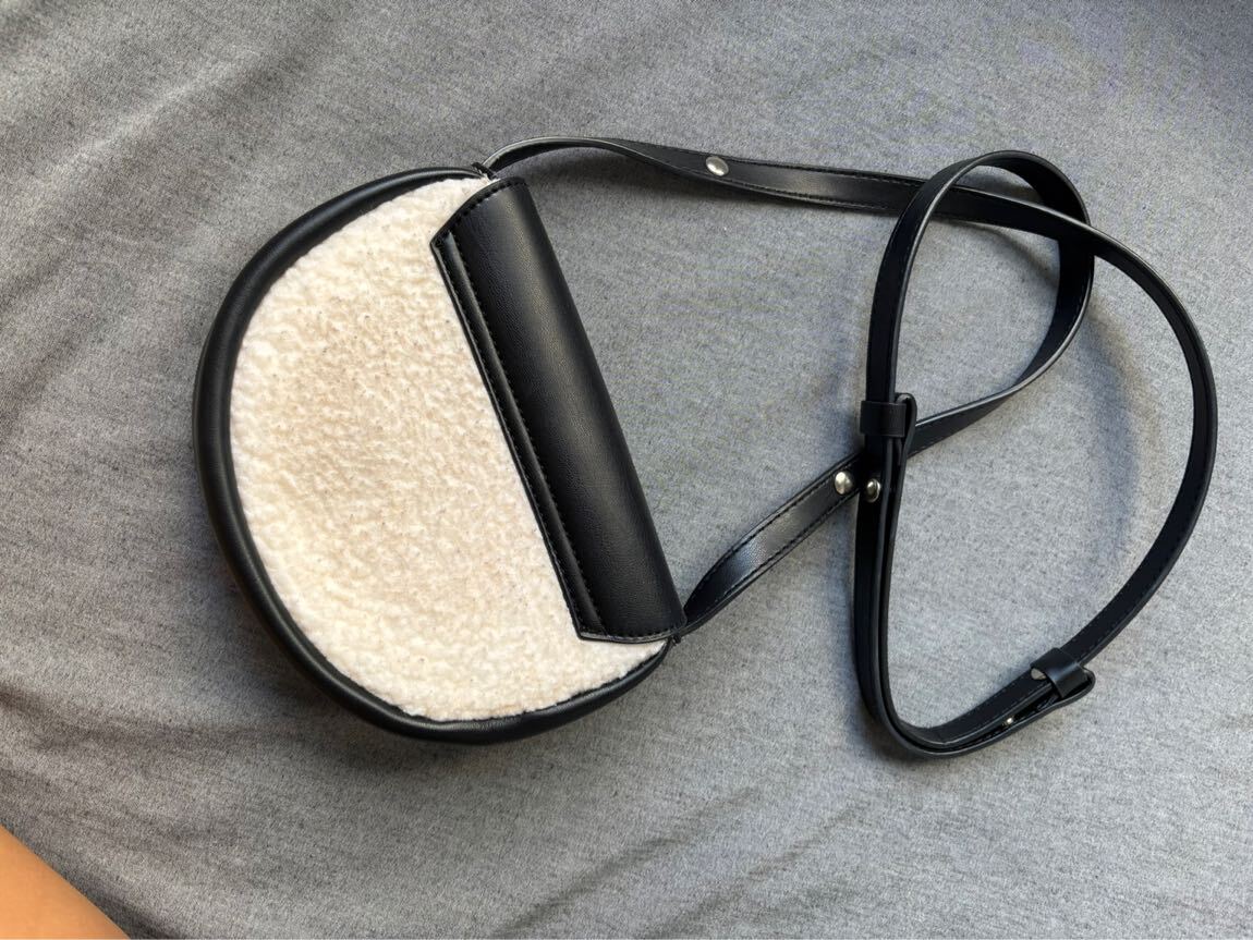 Calvin Klein Siyah Kemer Detaylı Çanta — görsel 4/4