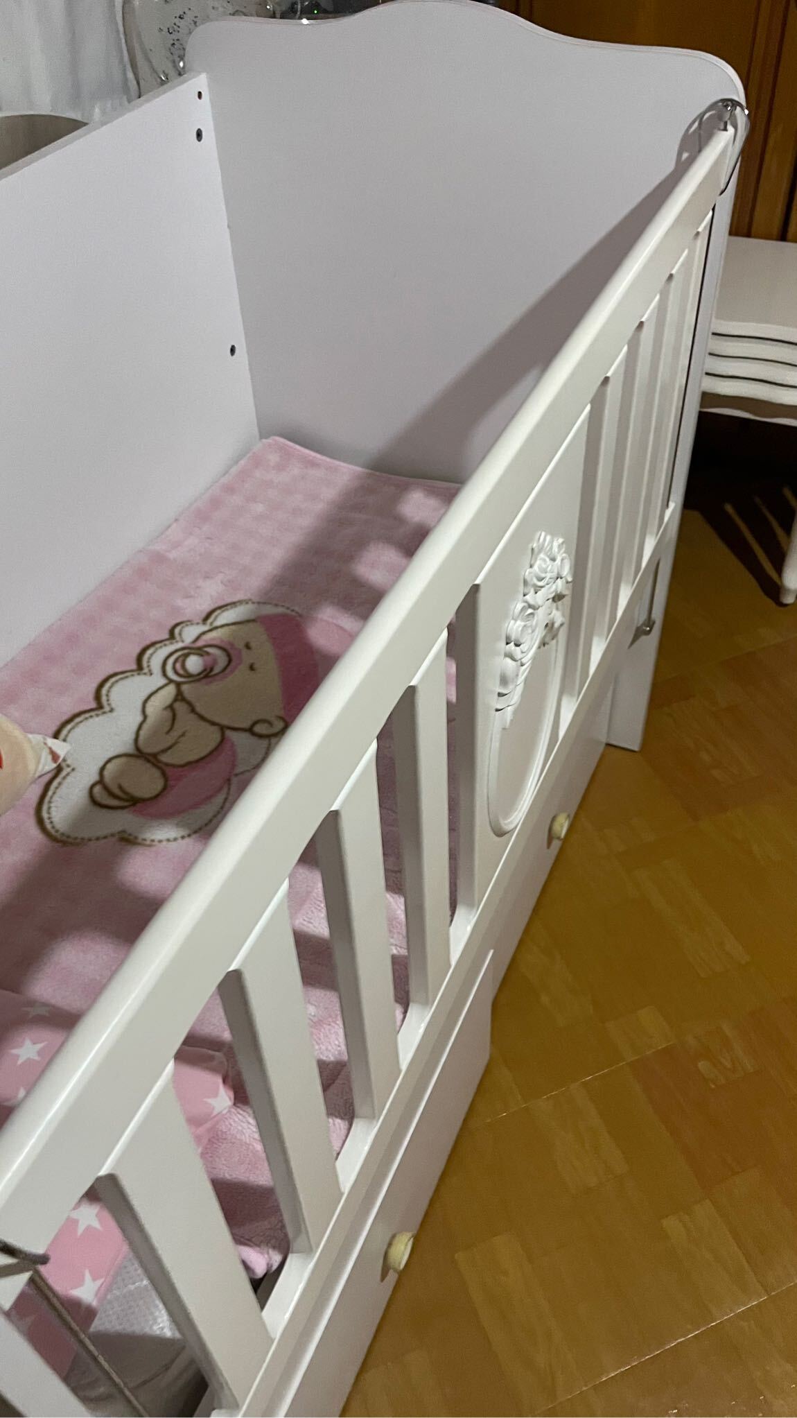 Beyaz mobilya bebek yatağı beşik — görsel 2/8