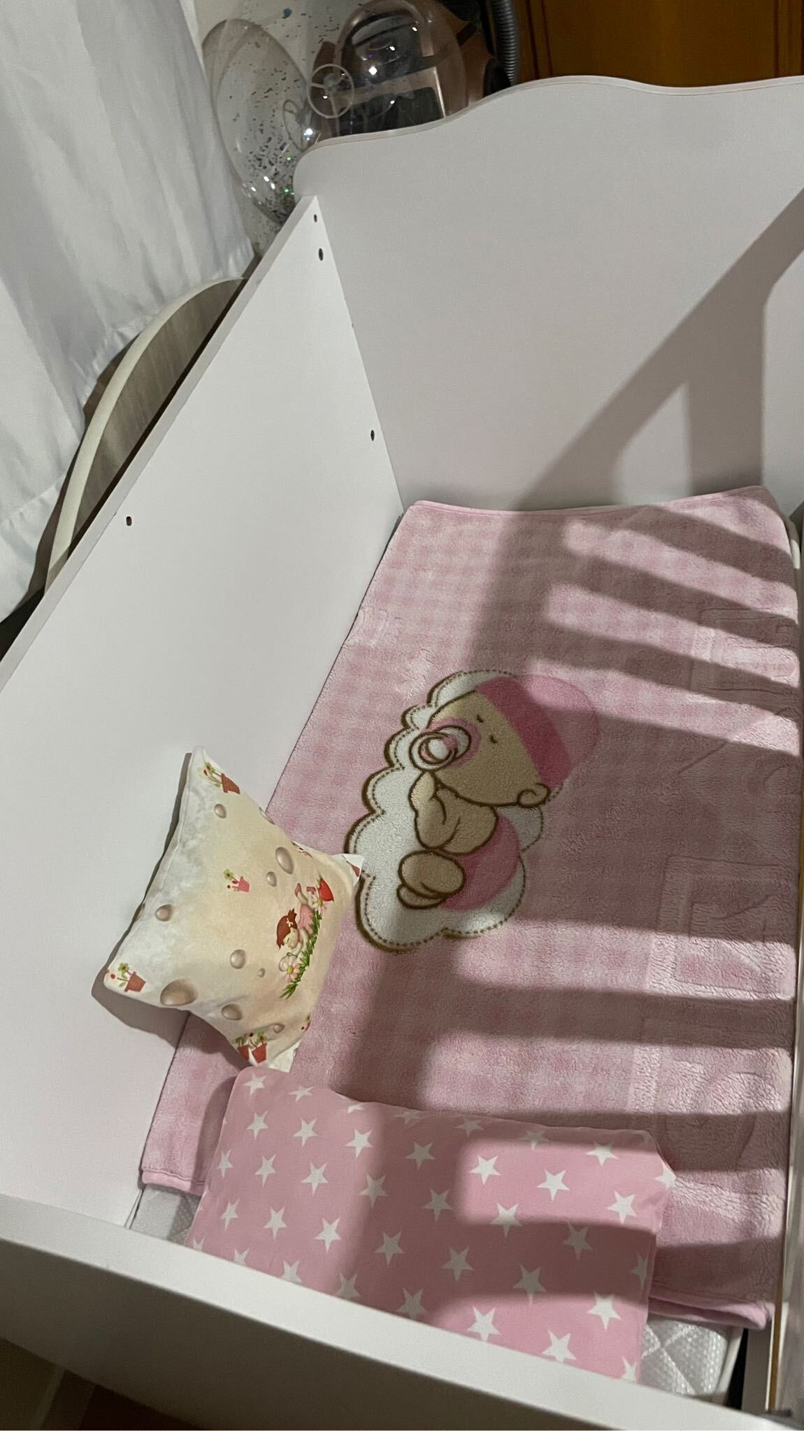 Beyaz mobilya bebek yatağı beşik — görsel 3/8