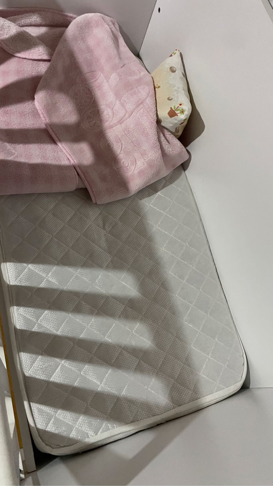 Beyaz mobilya bebek yatağı beşik — görsel 4/8