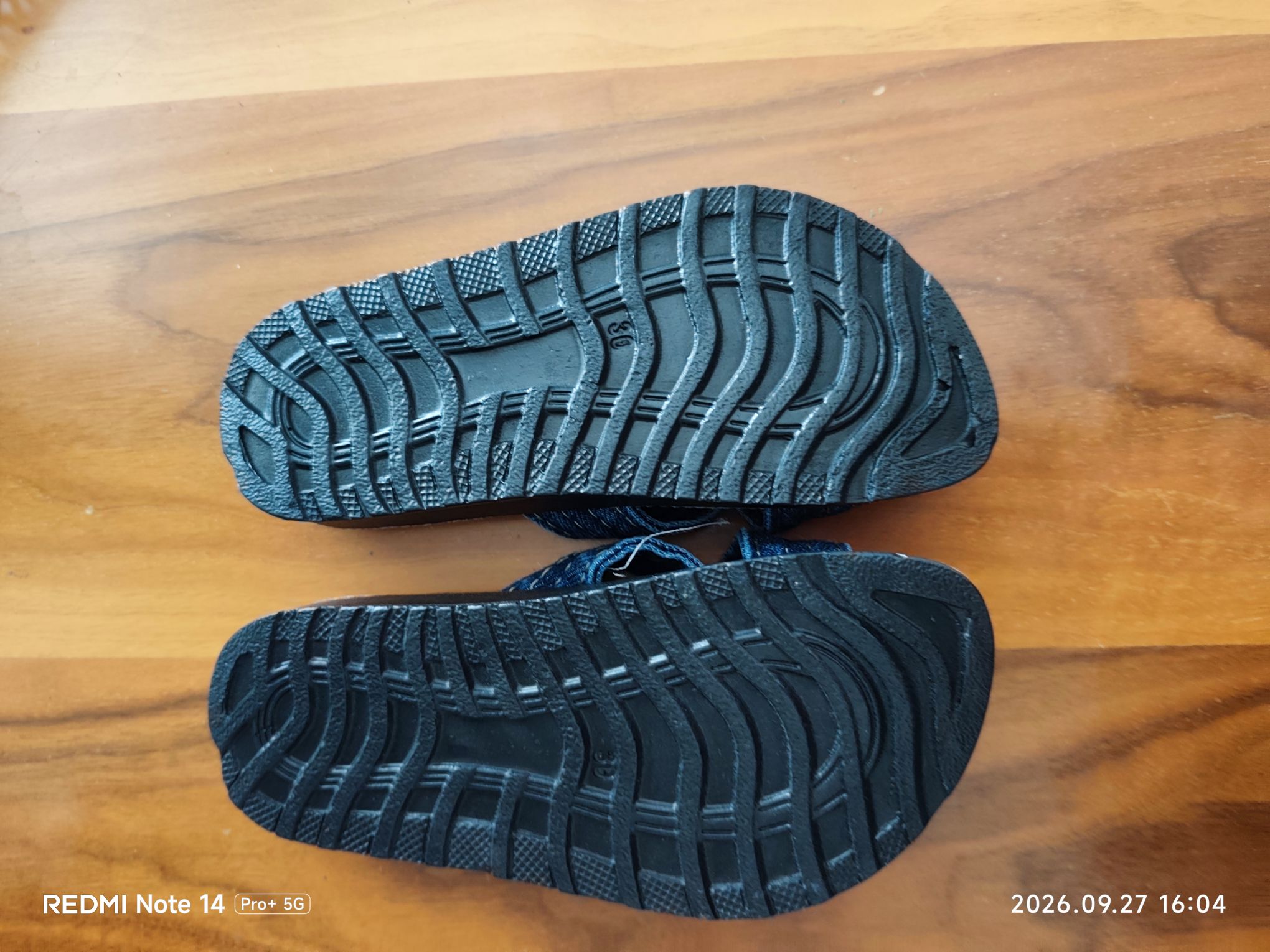 Kot desenli erkek çocuk sandalet 30 numr — görsel 2/5