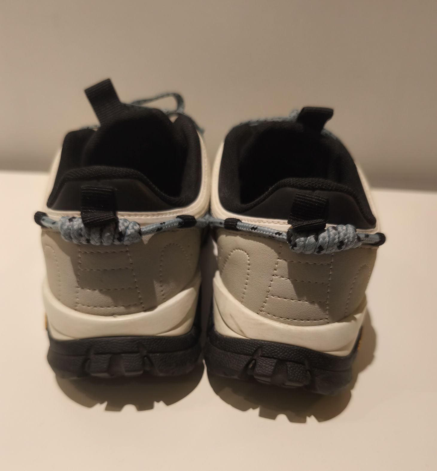 Oysho Outdoor Ayakkabı — görsel 2/3