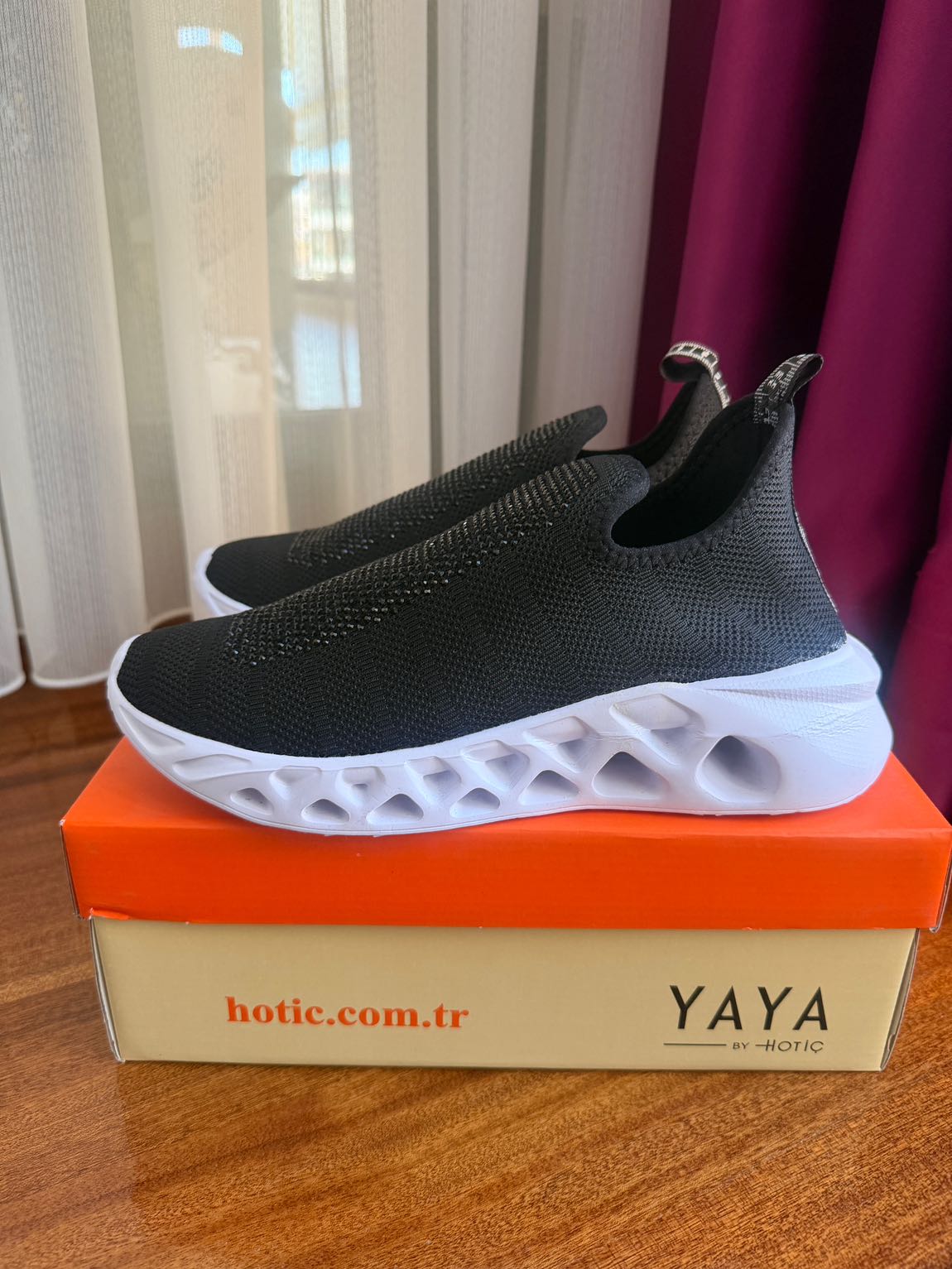 Yaya Hotiç Siyah Taşlı Sneaker Ayakkabı — görsel 3/6