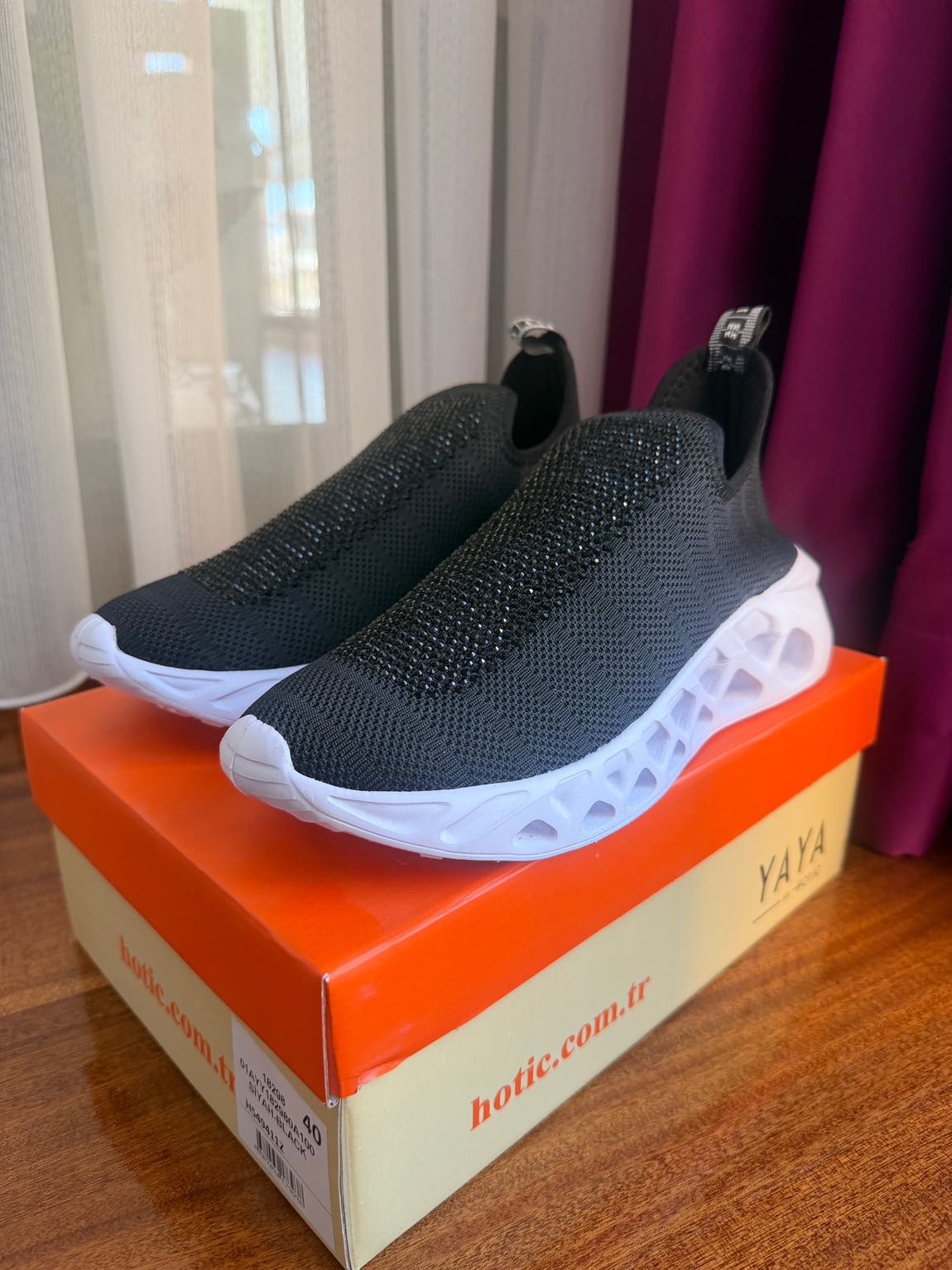 Yaya Hotiç Siyah Taşlı Sneaker Ayakkabı — görsel 2/6