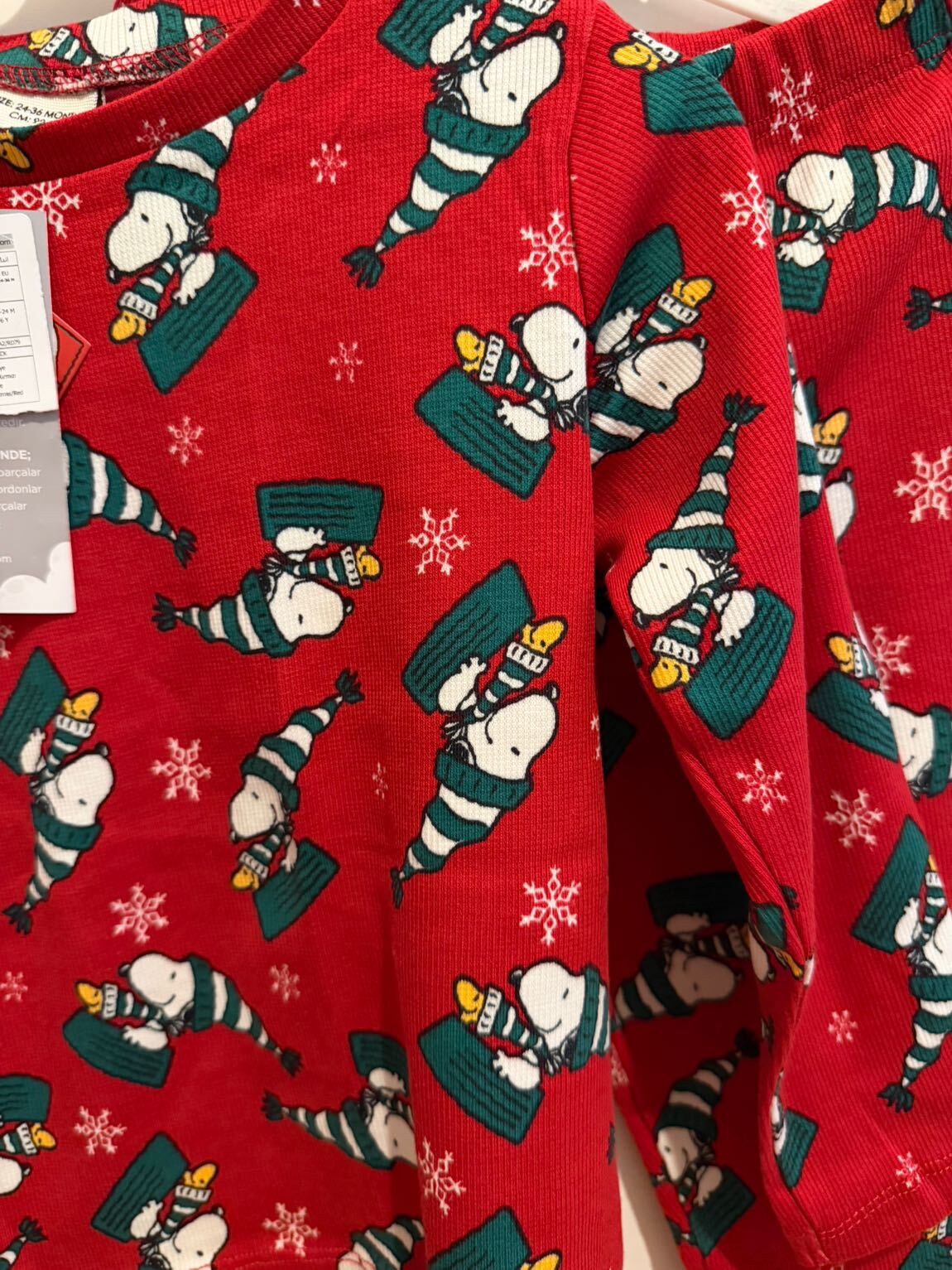 Kırmızı Desenli Pijama Takımı — görsel 2/3