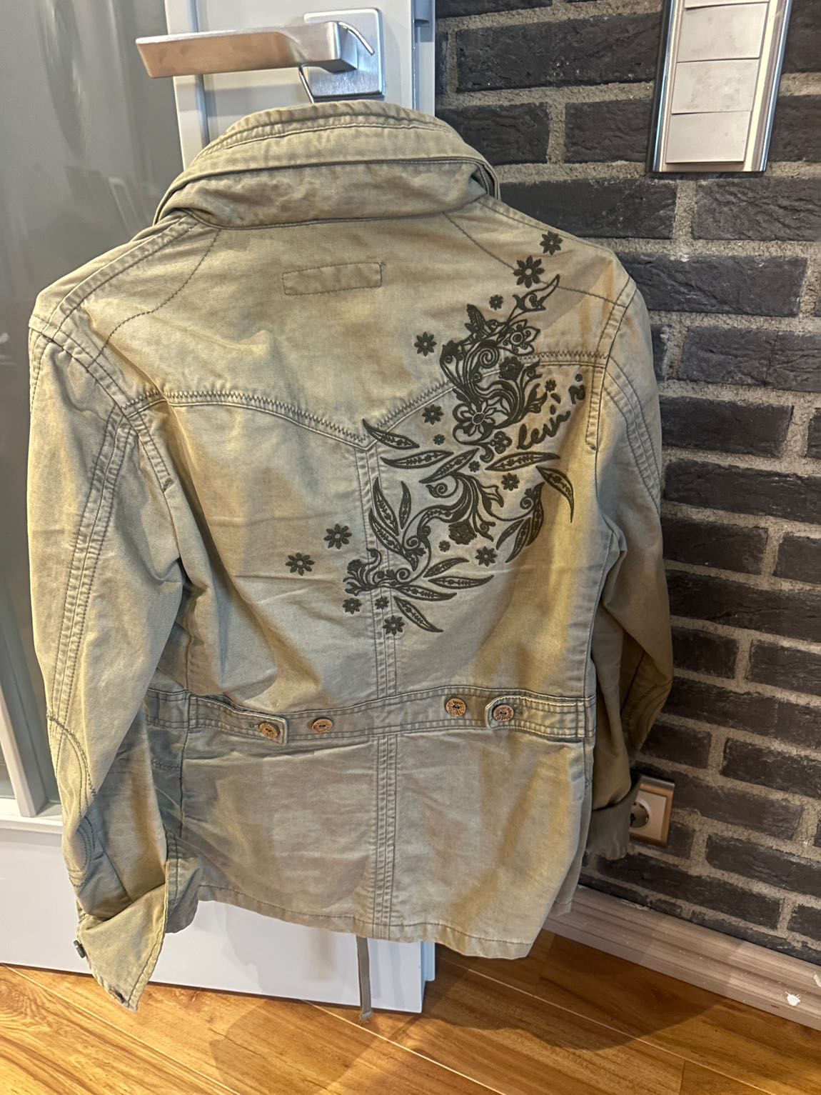 Levi's Arkası İşlemeli Ceket — görsel 3/8