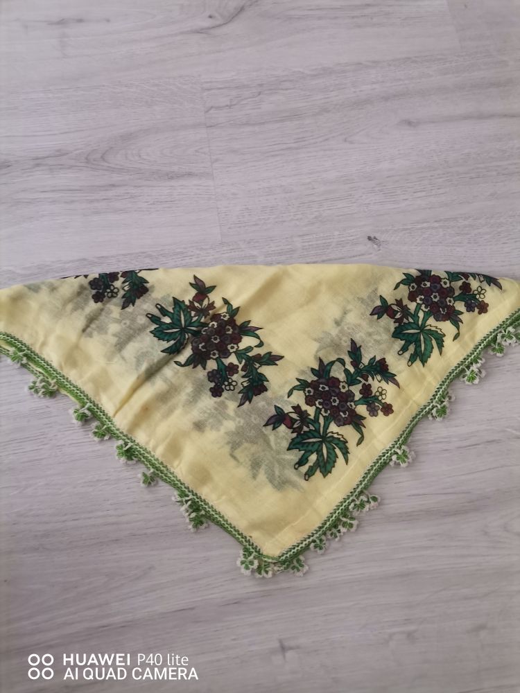 Sarı Çiçek Desenli Eşarp — görsel 4/4