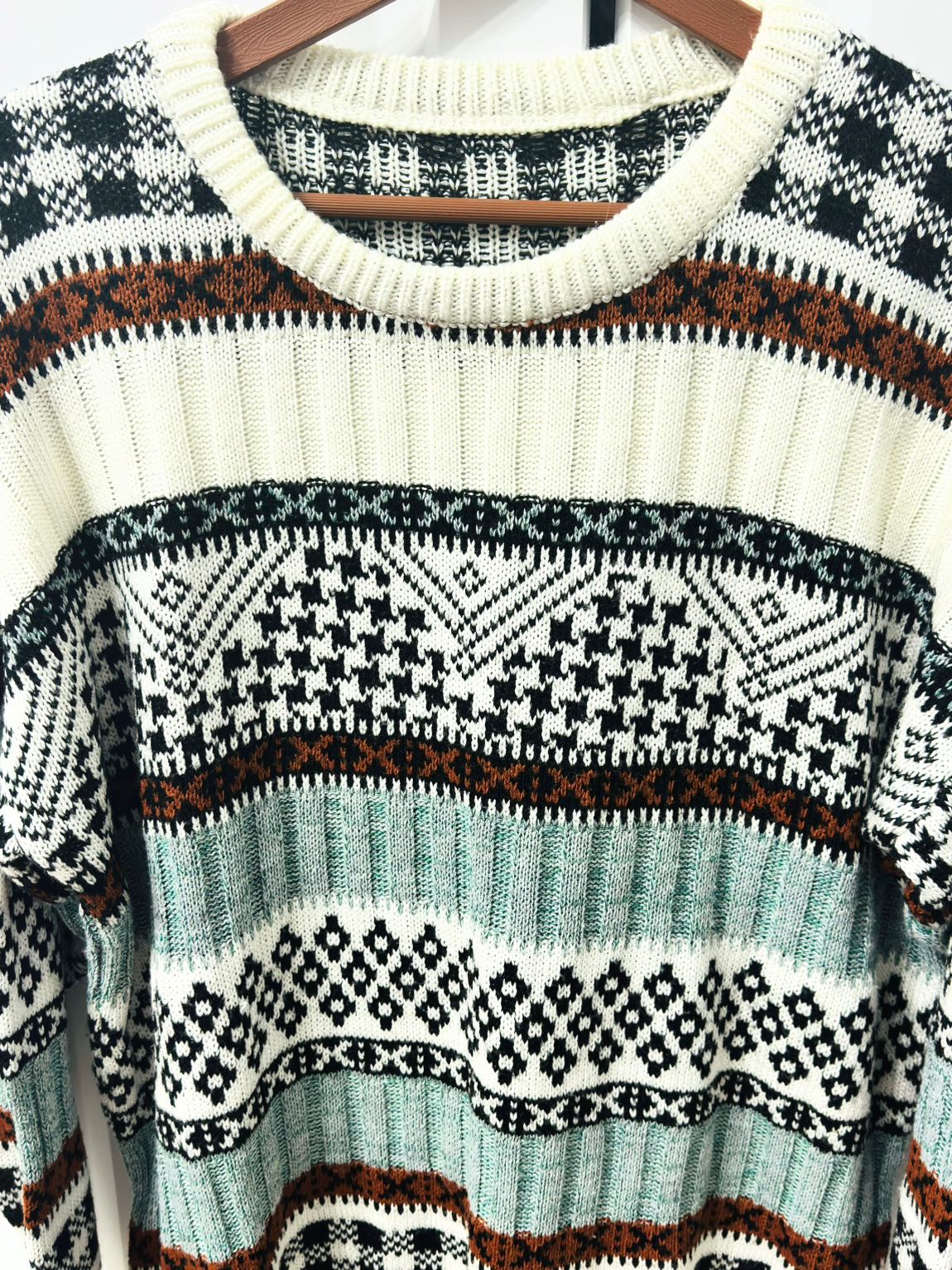 Desenli Unisex Kazak — görsel 3/5