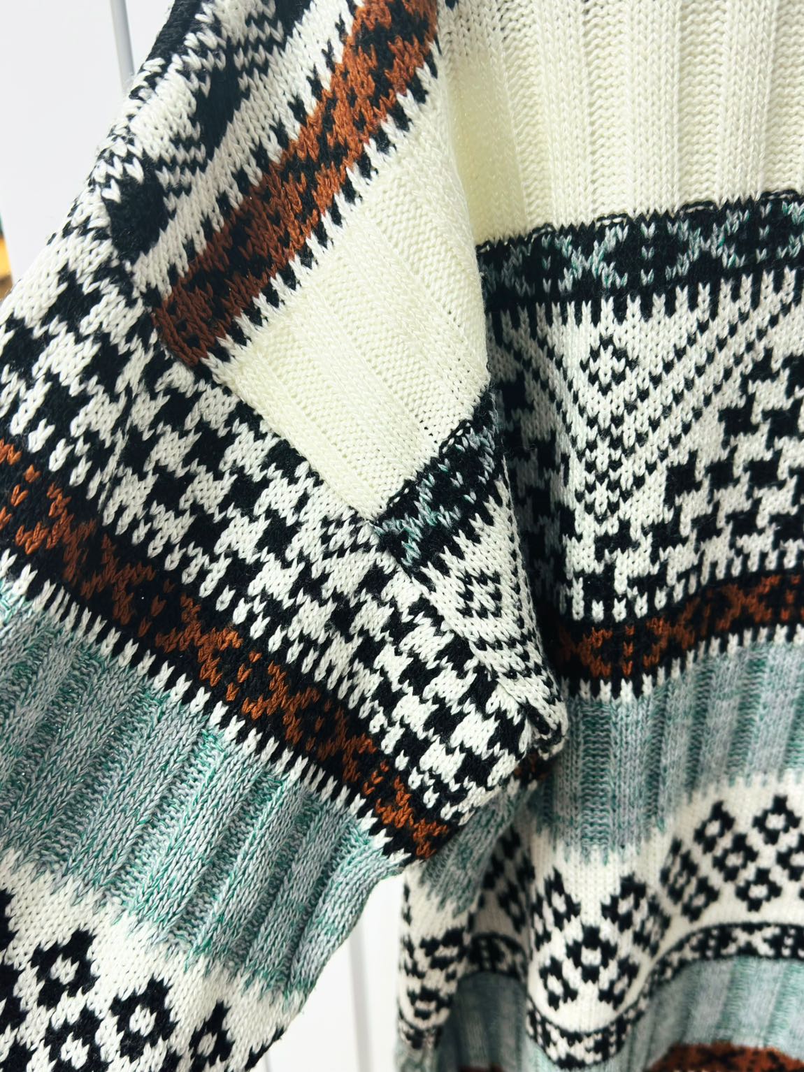 Desenli Unisex Kazak — görsel 4/5