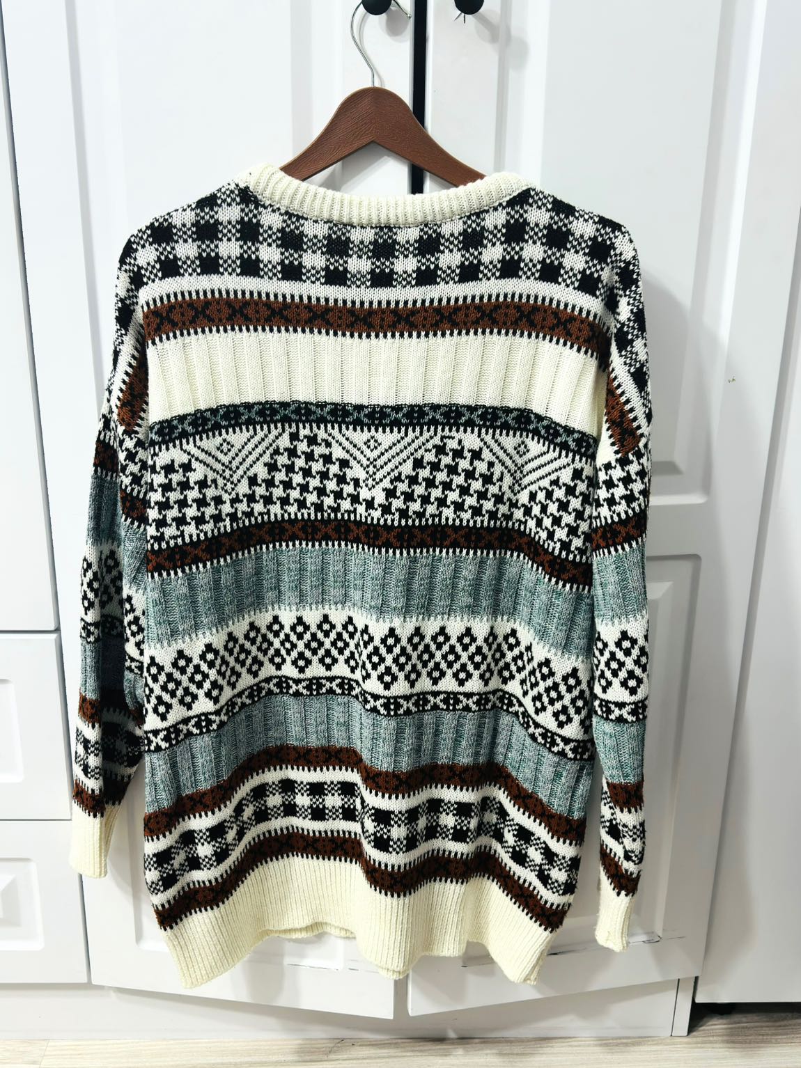 Desenli Unisex Kazak — görsel 2/5