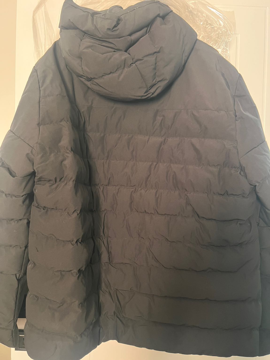 Siyah Kapüşonlu Mont — görsel 4/4
