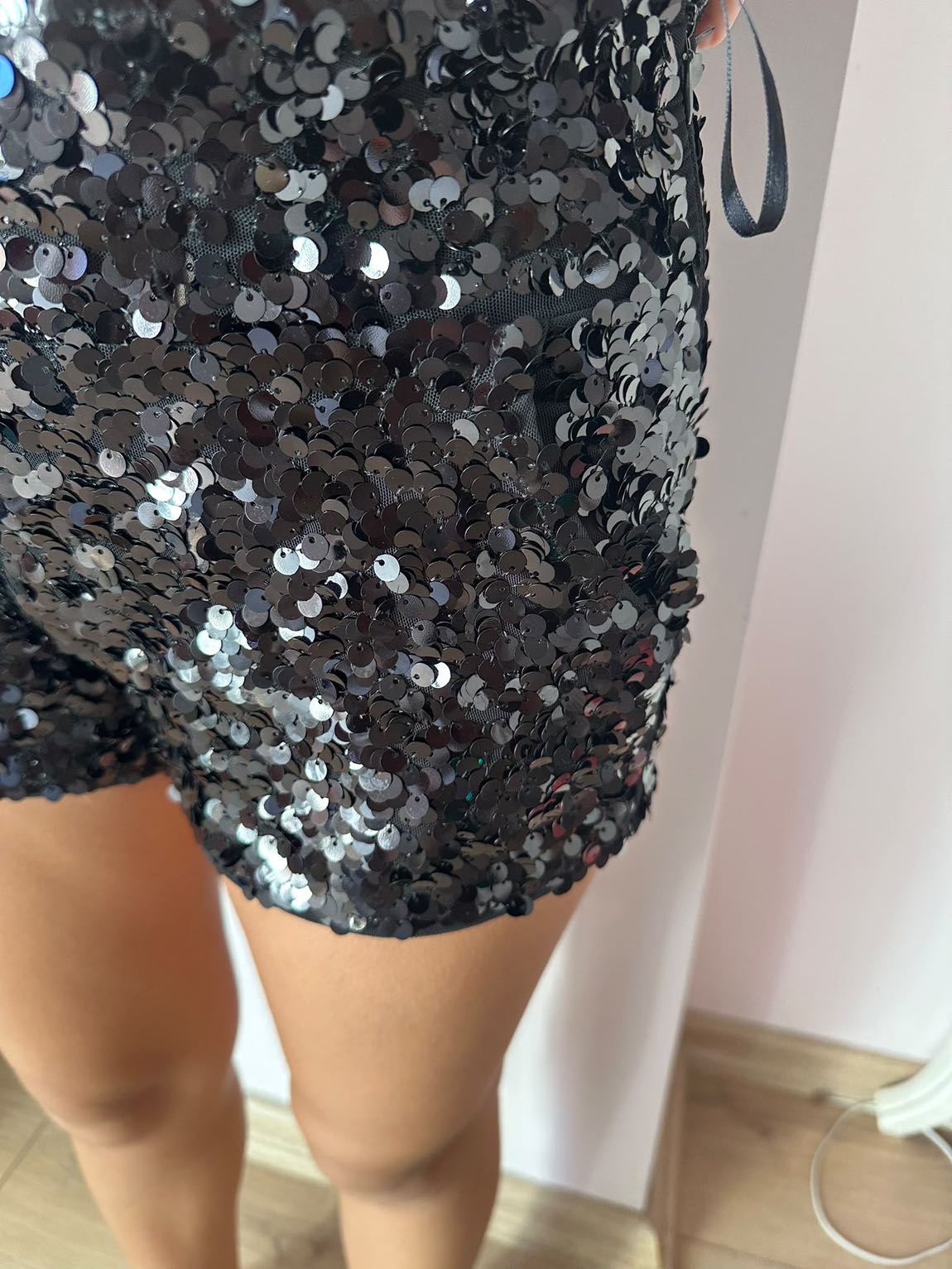 Siyah Pullu Şort — görsel 8/10