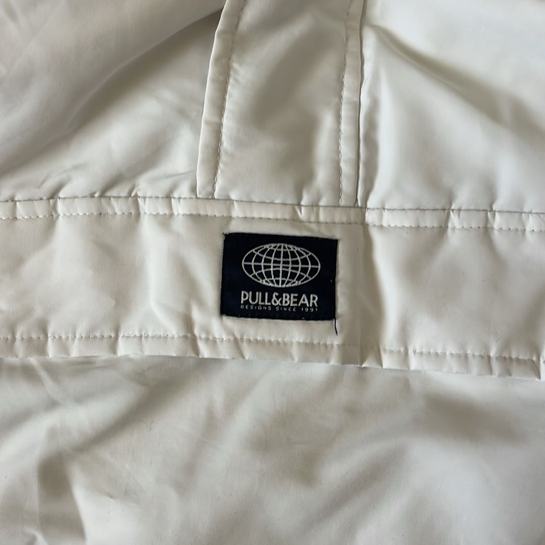 Pull & Bear Beyaz Kanguru Mont — görsel 4/4