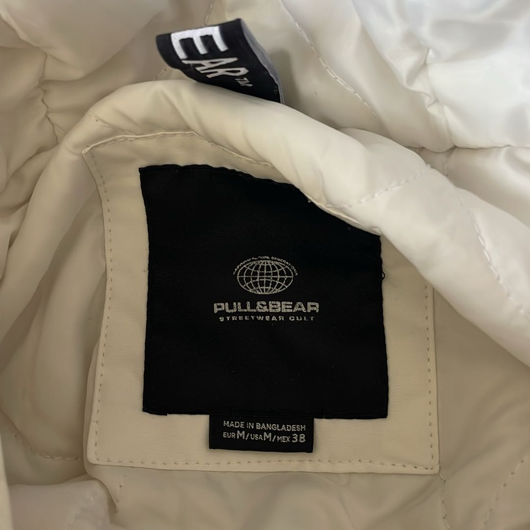 Pull & Bear Beyaz Kanguru Mont — görsel 3/4