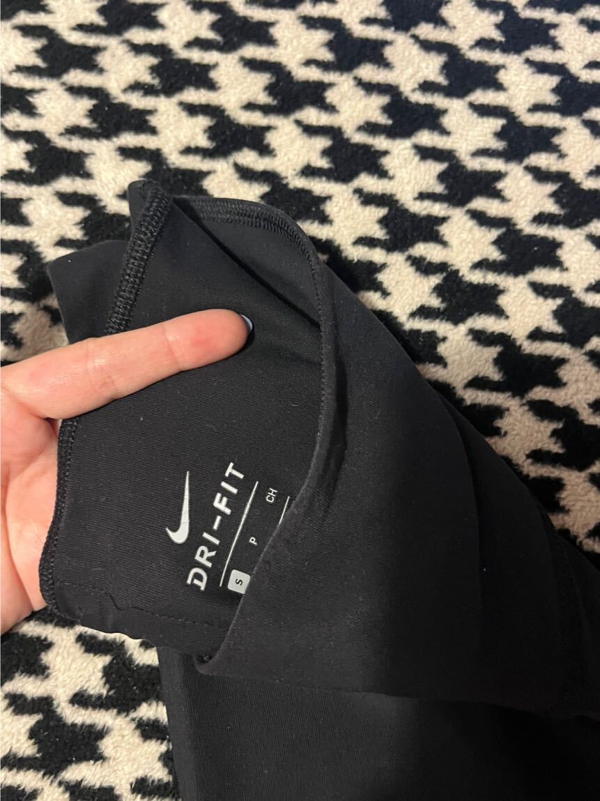 Nike Siyah Desenli Spor Tayt — görsel 3/4