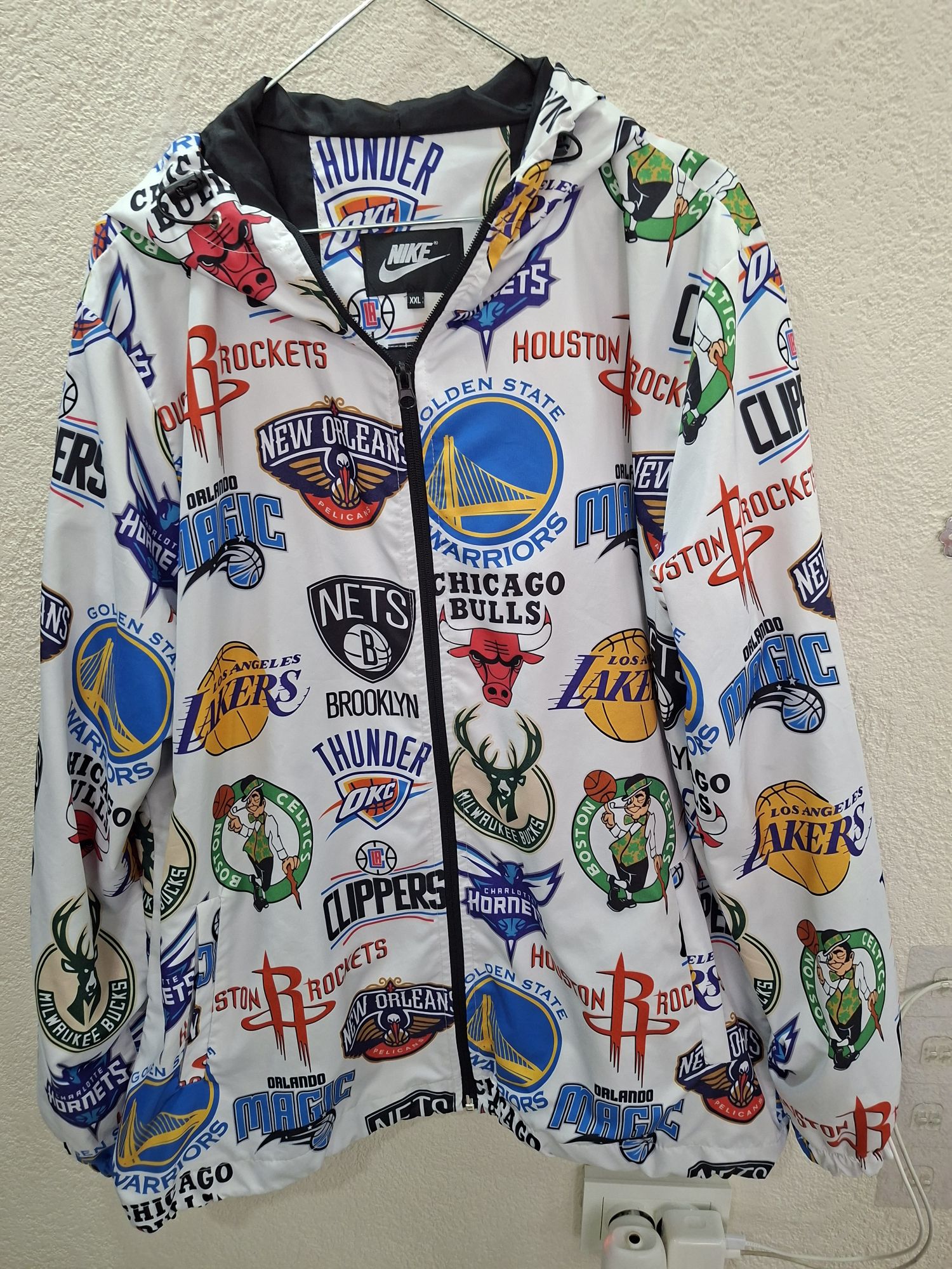 NBA Desenli yagmurluk — görsel 2/4