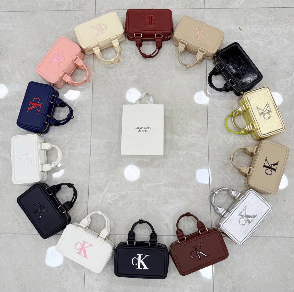 Calvin Klein çanta — görsel 2/2