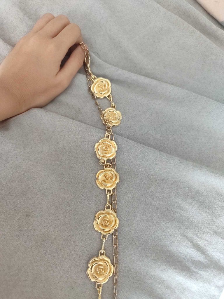 Altın Kaplama Gül Detaylı Kolye — görsel 2/3