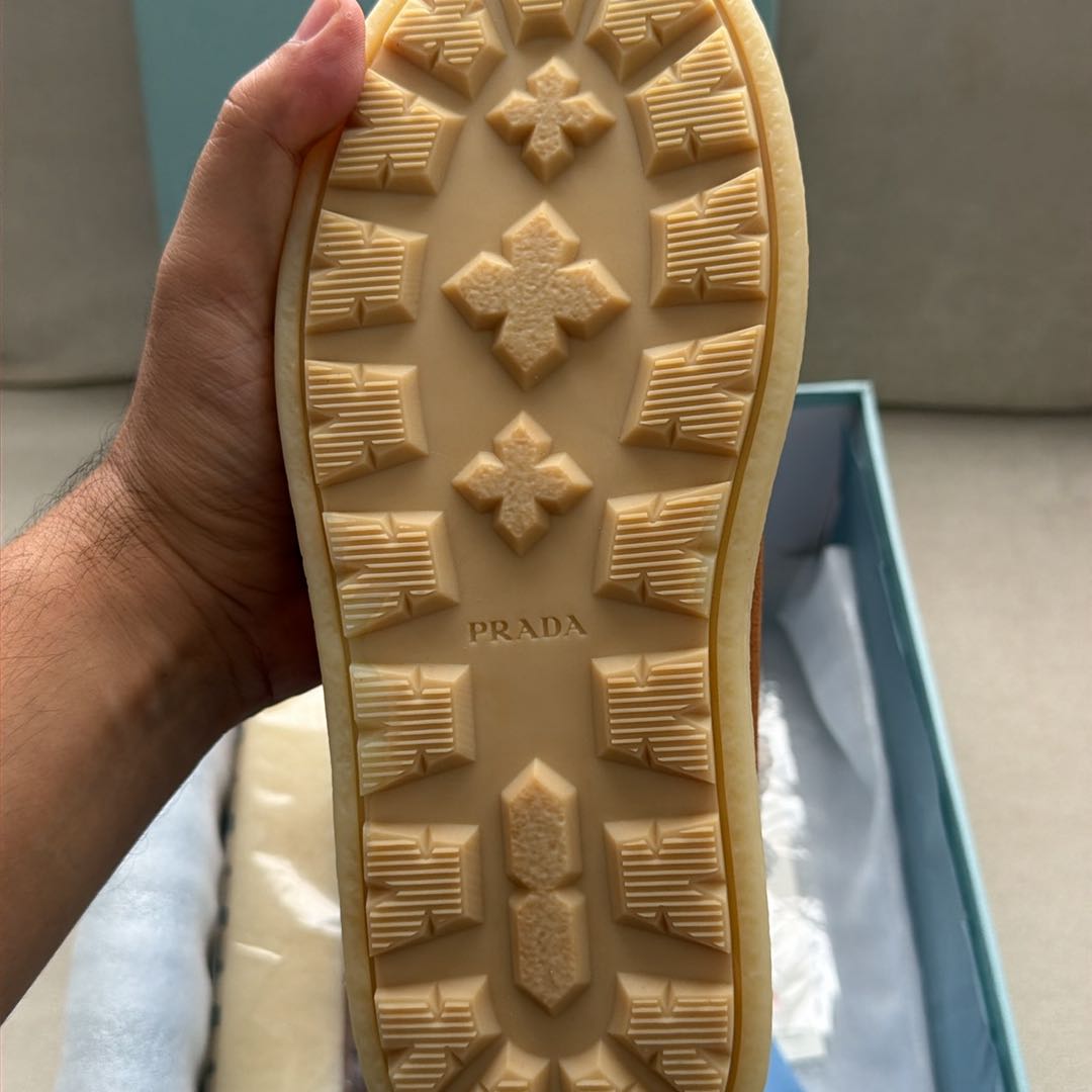 Prada — görsel 6/10