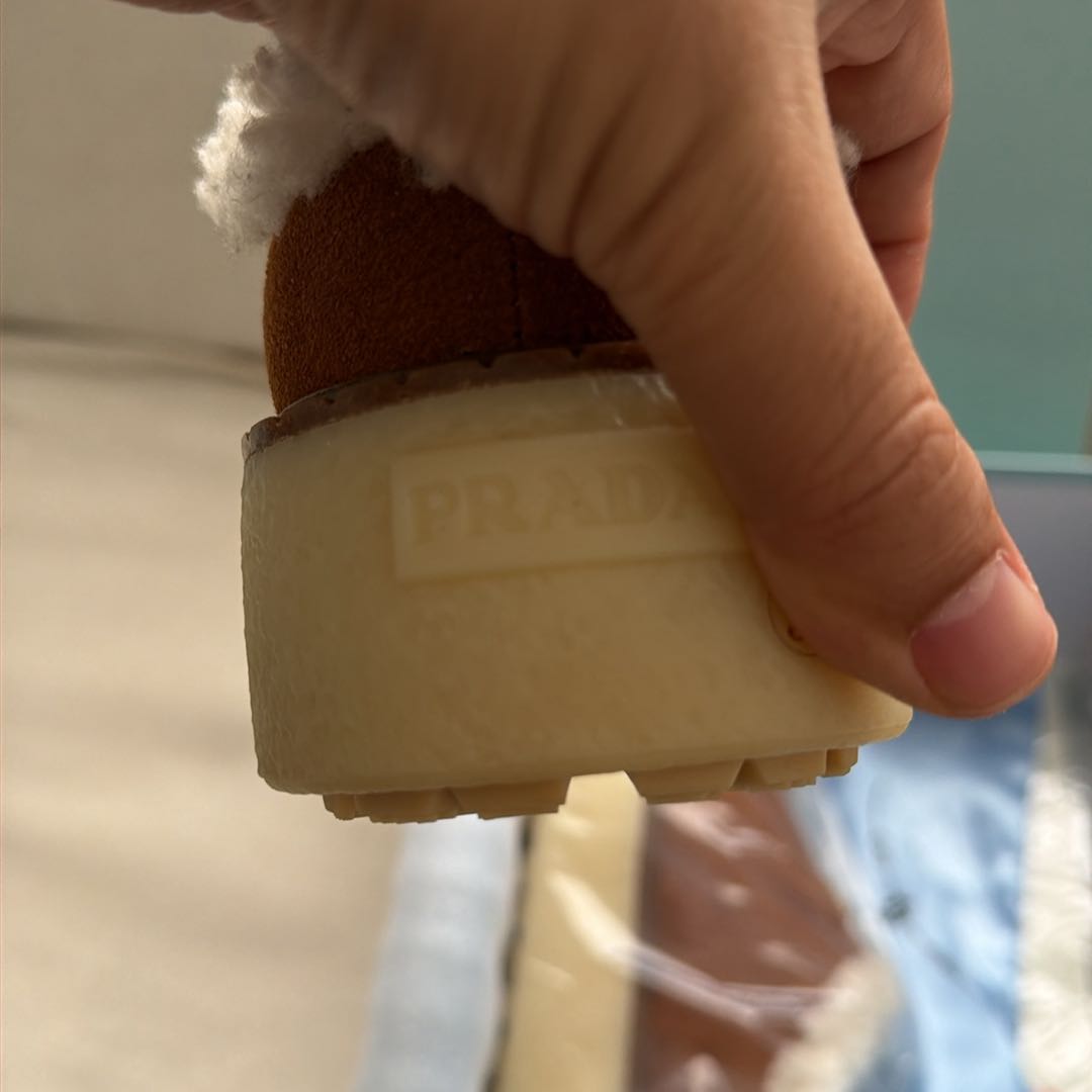 Prada — görsel 7/10