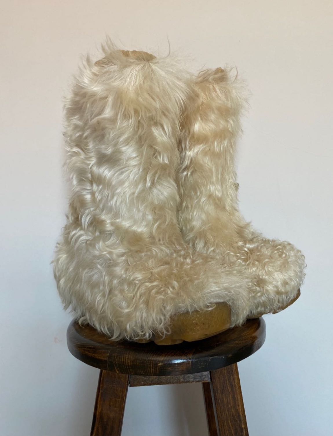yeti krem tüylü bot — görsel 2/4