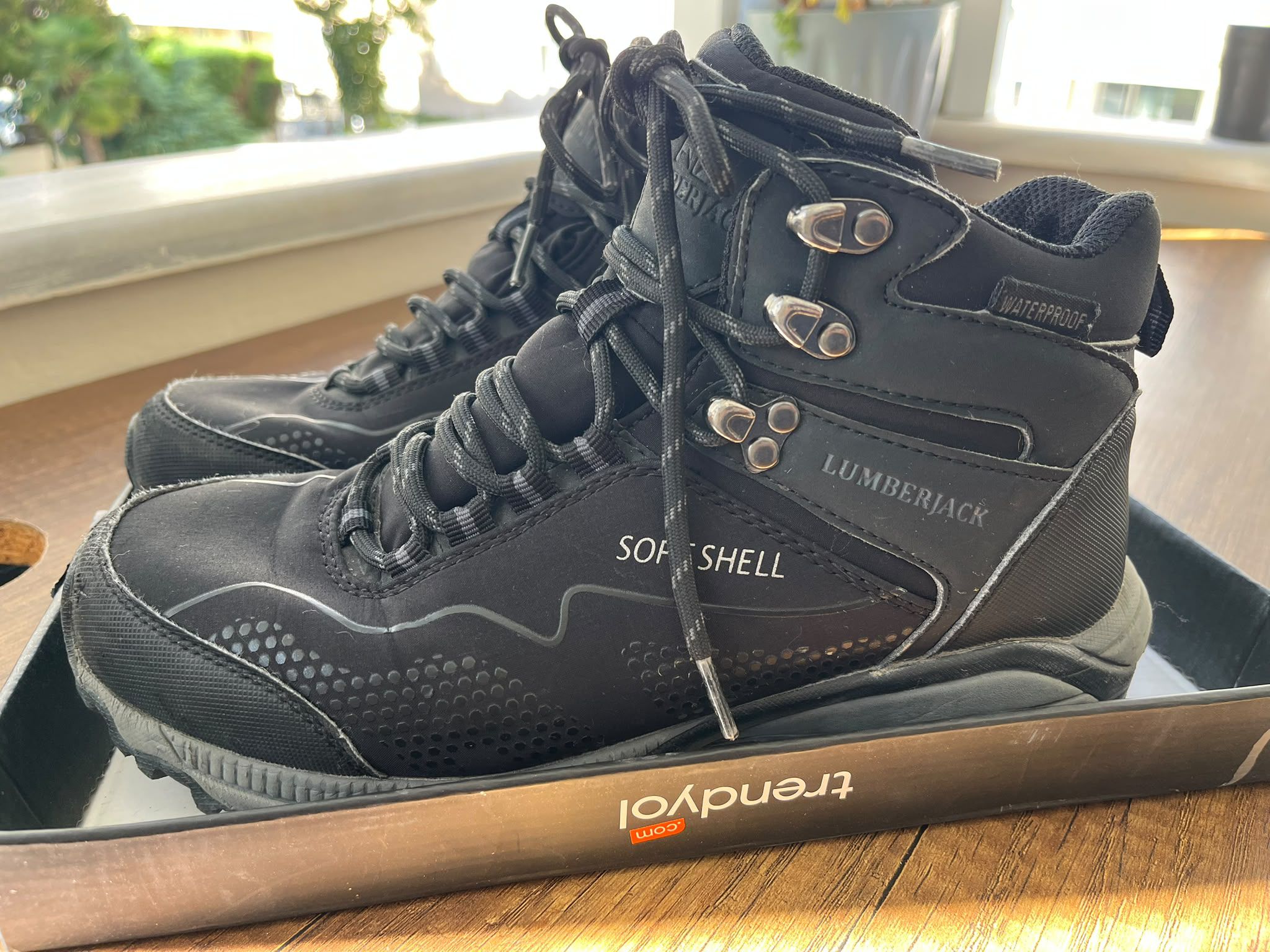 Siyah Lumberjack Bot — görsel 6/8