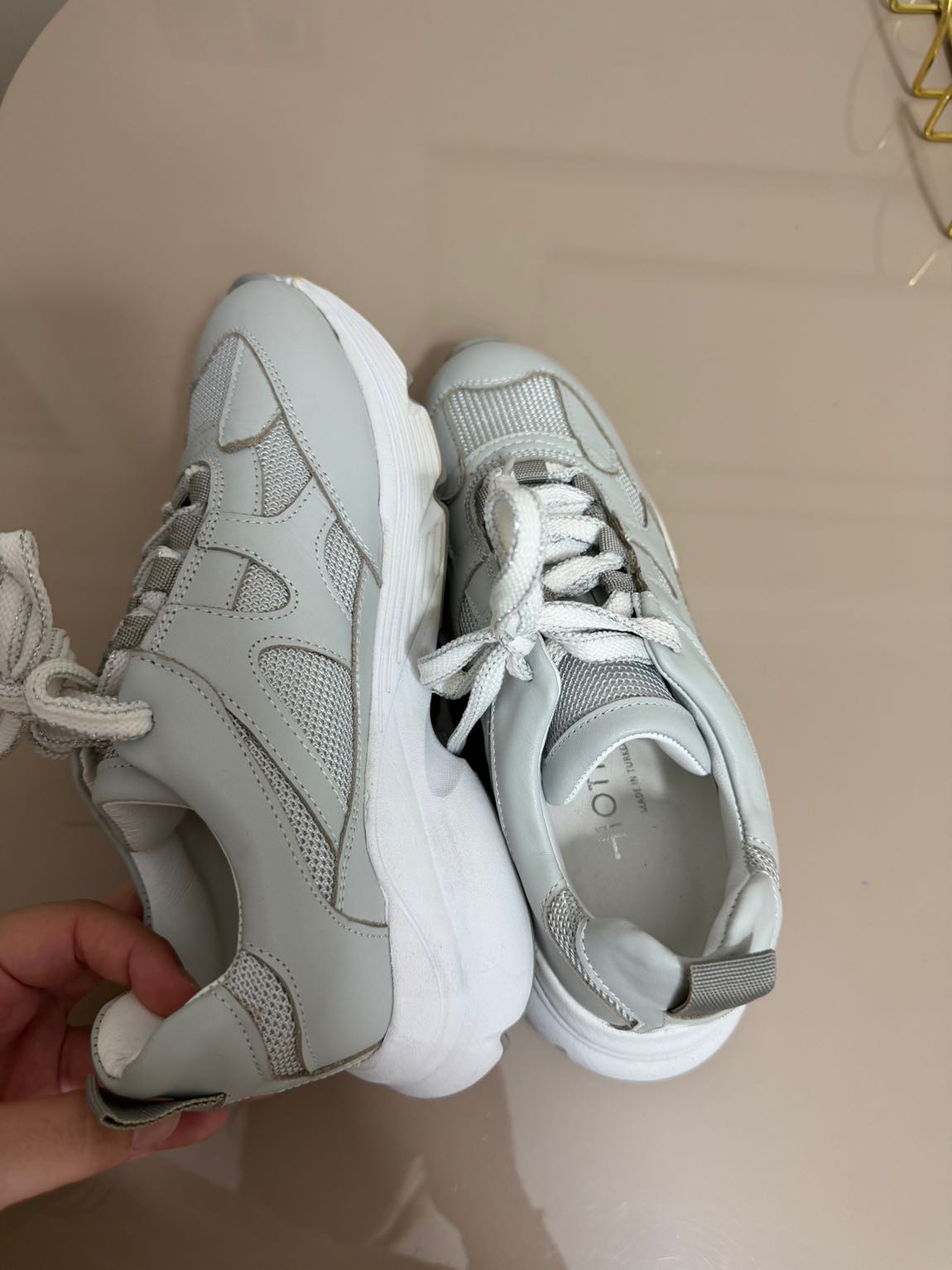 Gri Sneaker — görsel 2/4