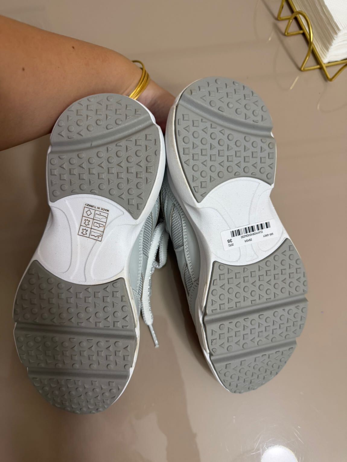 Gri Sneaker — görsel 3/4
