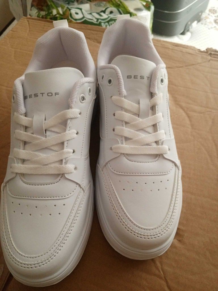 Beyaz Sneaker Ayakkabı — görsel 2/4