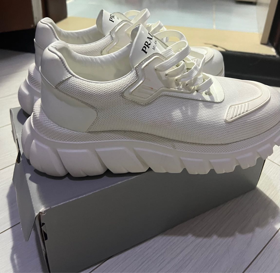 Prada Beyaz Sneaker — görsel 3/4