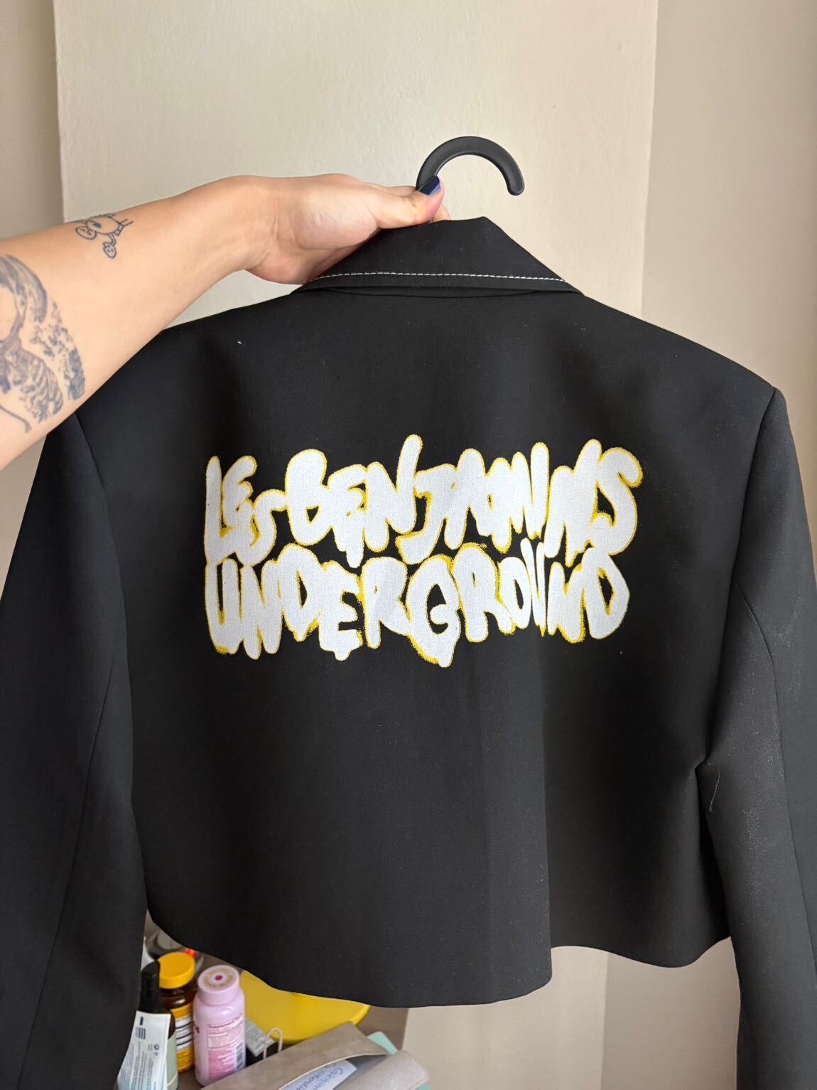 Les Benjamins Kadın Crop Blazer — görsel 3/7