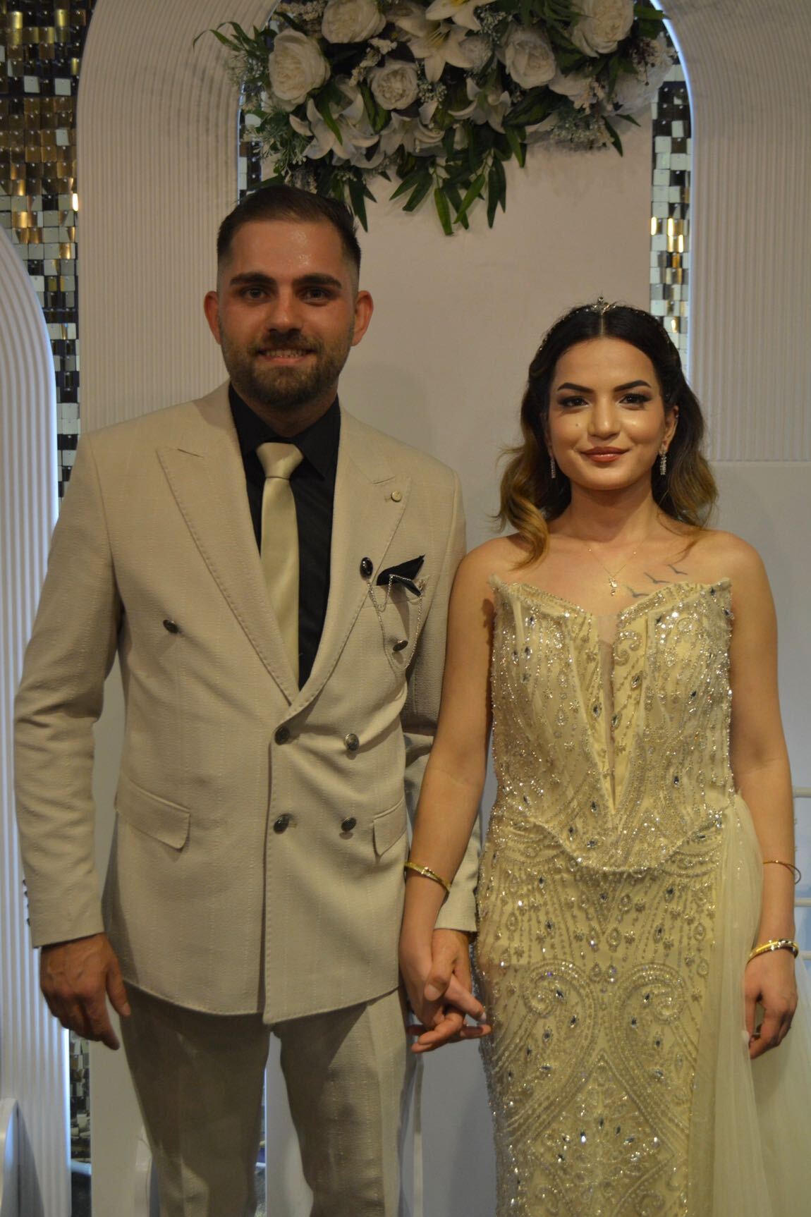 Nişan elbisede — görsel 2/3