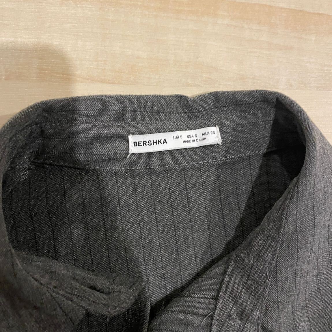 Bershka Belden Oturmalı Çan Kollu Gömlek — görsel 3/3