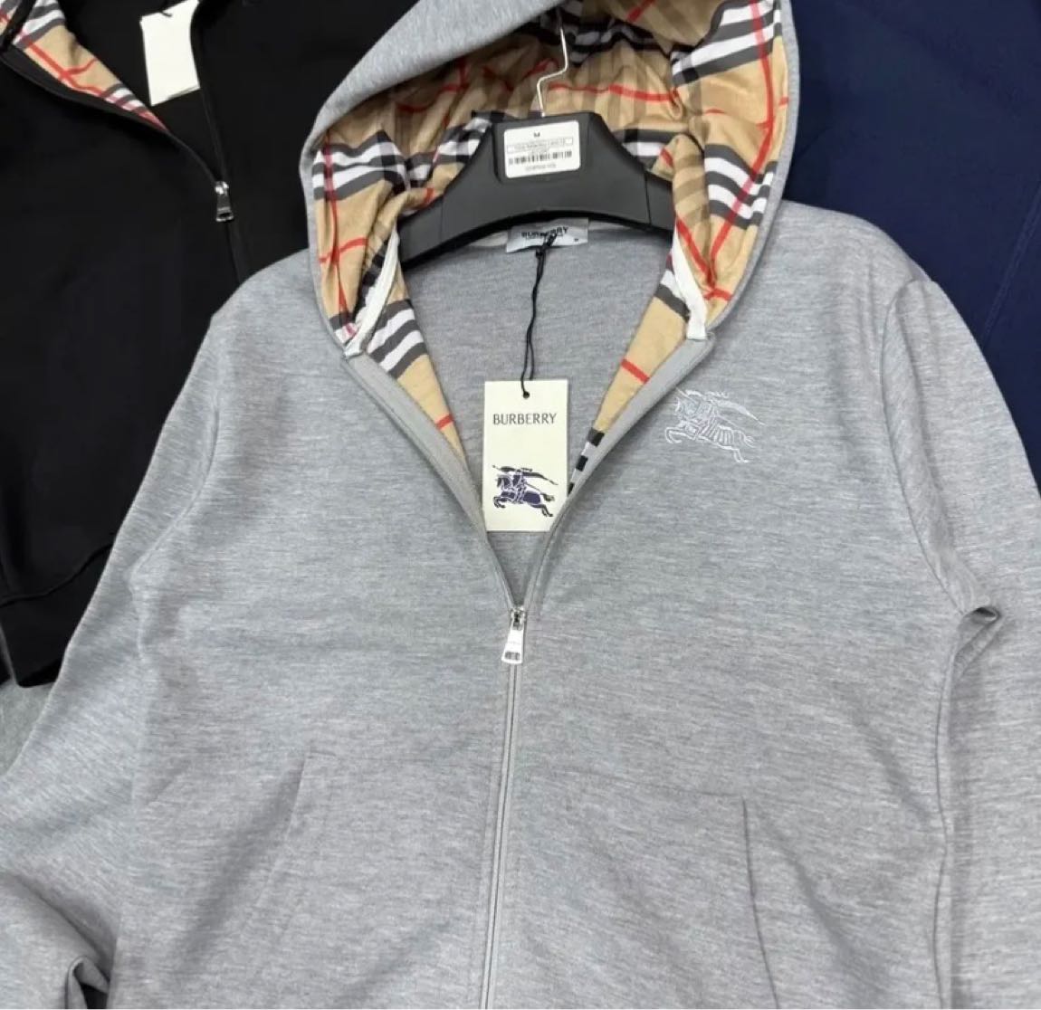 Burberry kapüşonlu hırka — görsel 3/4