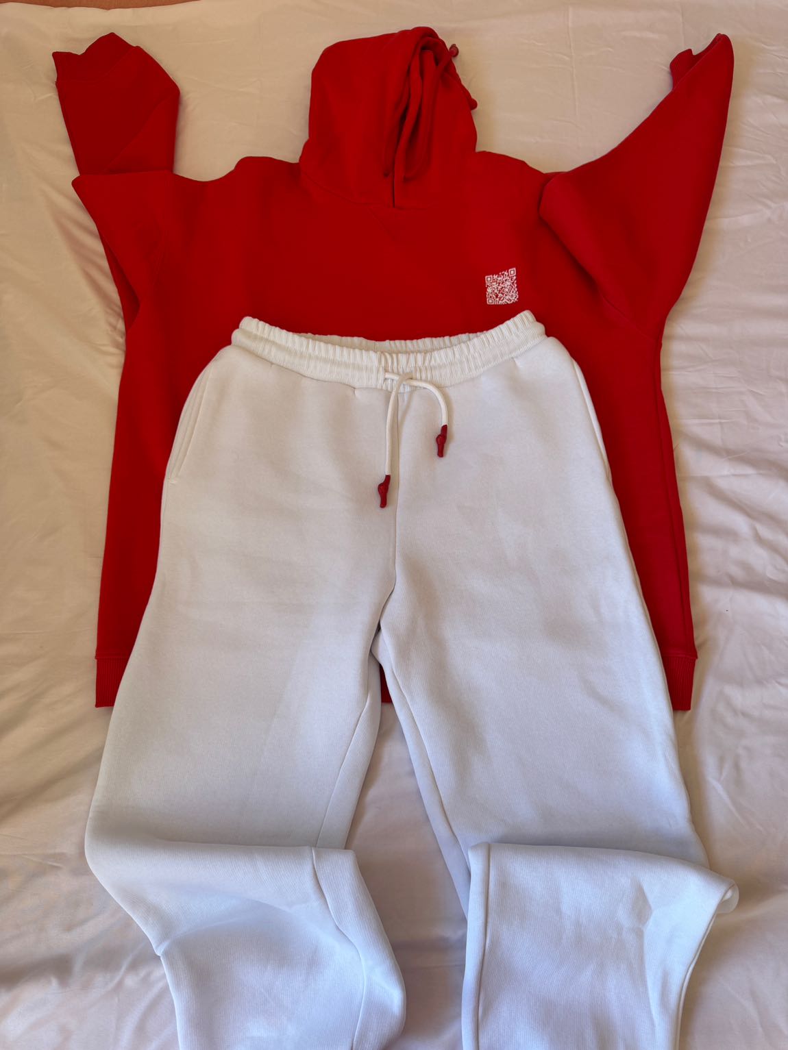 Kırmızı Sweatshirt ve Eşofman Altı Seti — görsel 2/6