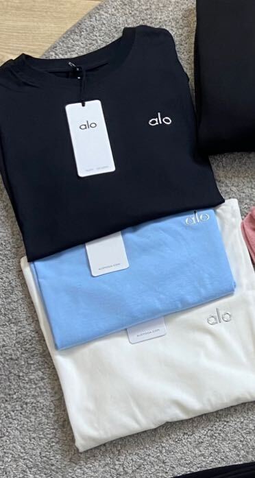 Alo Yoga Tişört ve Spor Pantolon Seti — görsel 4/4