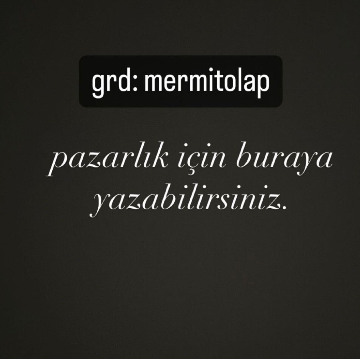 Kare Desenli Kırmızı Takım — görsel 2/2