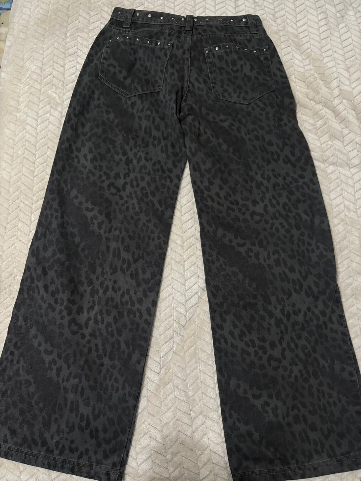 Bershka Leopar Desenli Zımbalı Jean — görsel 6/7