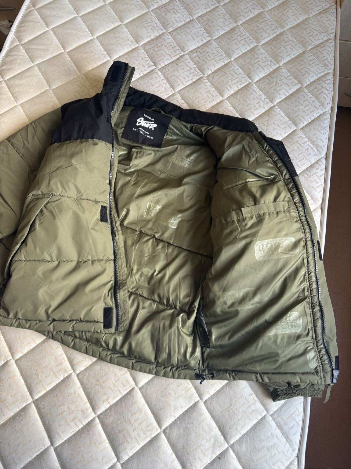 Pull & Bear Kapüşonlu Şişme Mont — görsel 2/6