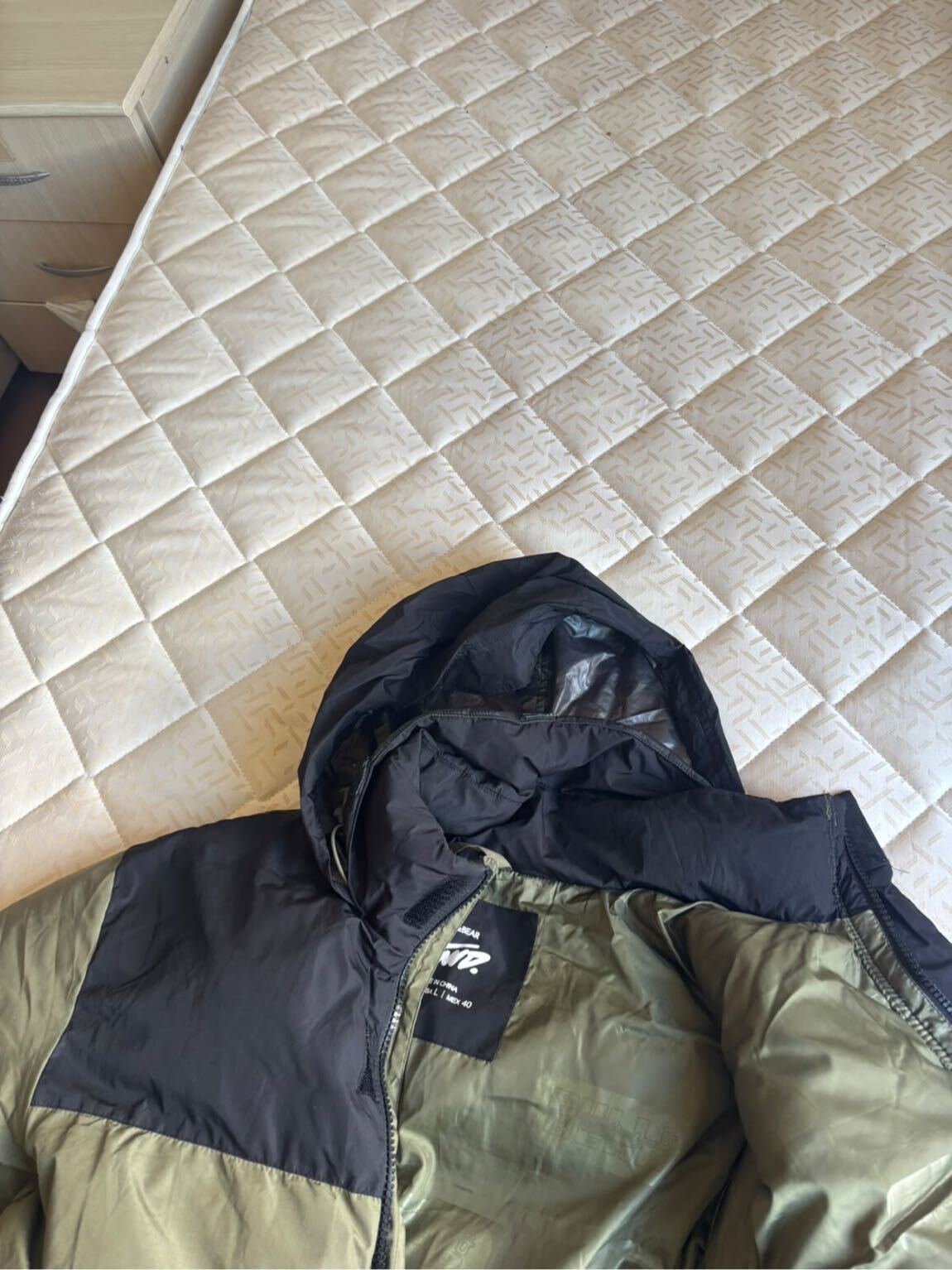 Pull & Bear Kapüşonlu Şişme Mont — görsel 3/6