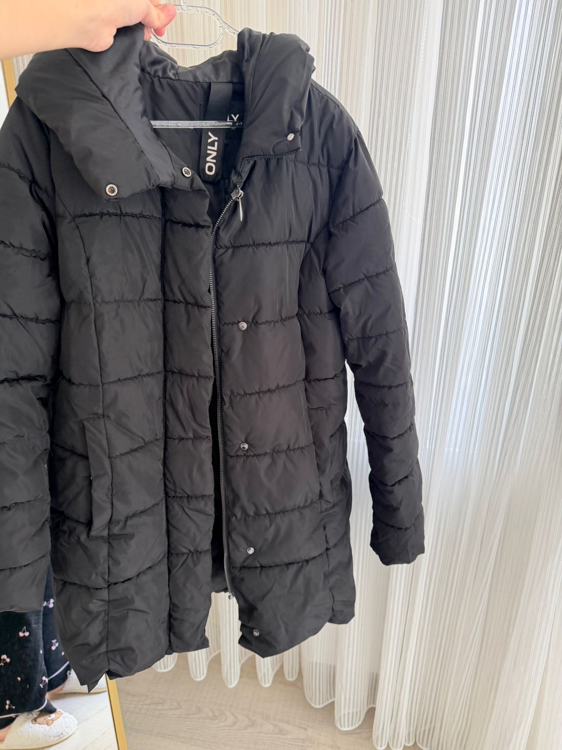 Siyah Dolgulu Mont — görsel 2/6