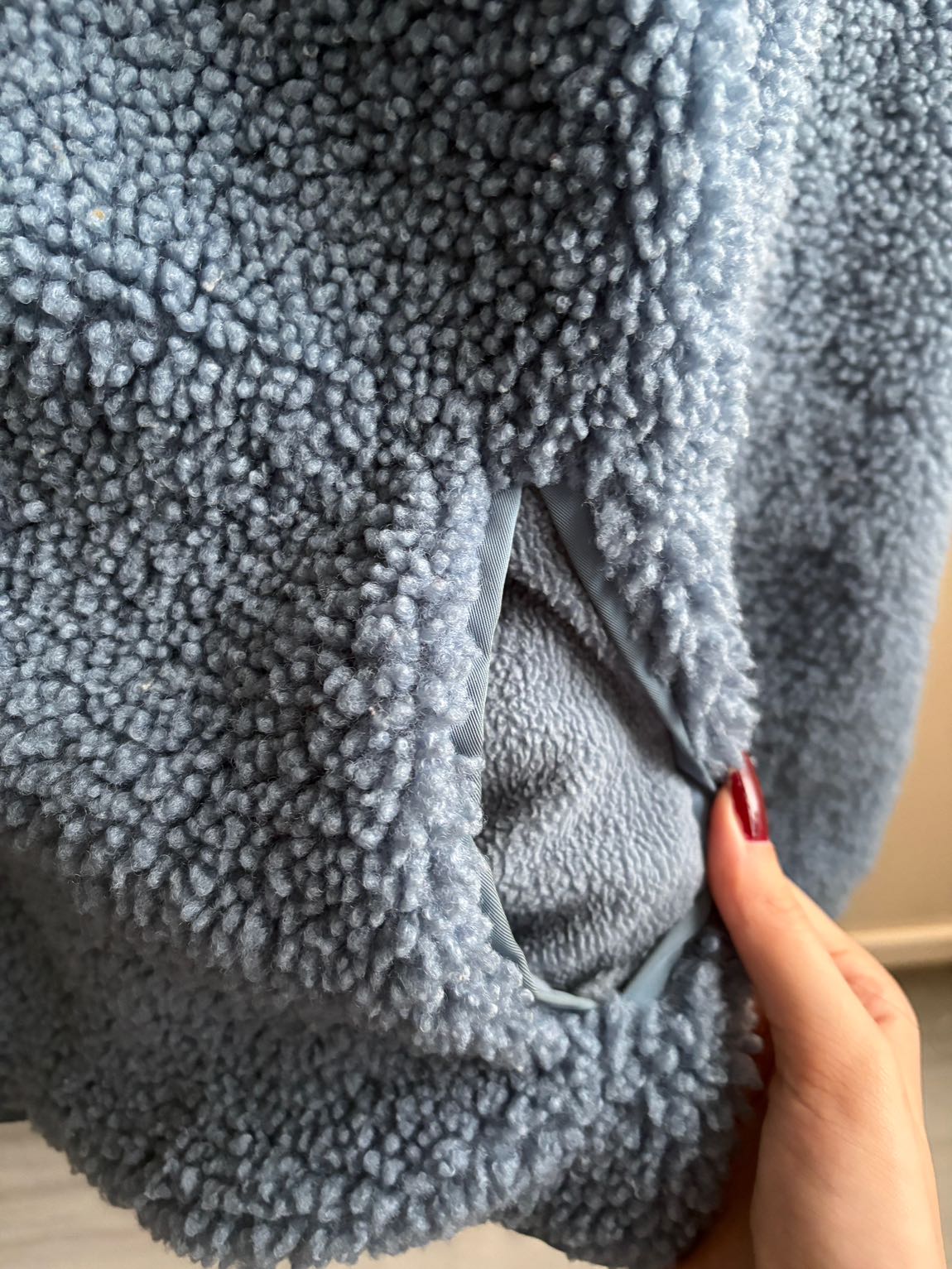 Stradivarius mavi peluş mont — görsel 4/5