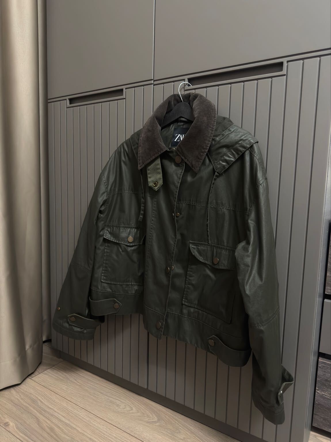 Zara mumlu görünümlü Haki Mont — görsel 3/8