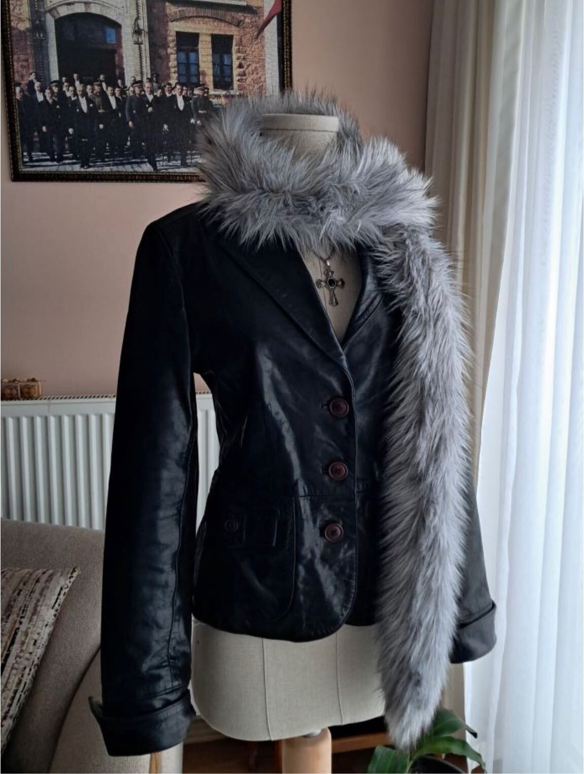 Peluş Goth Atkı — görsel 1/4