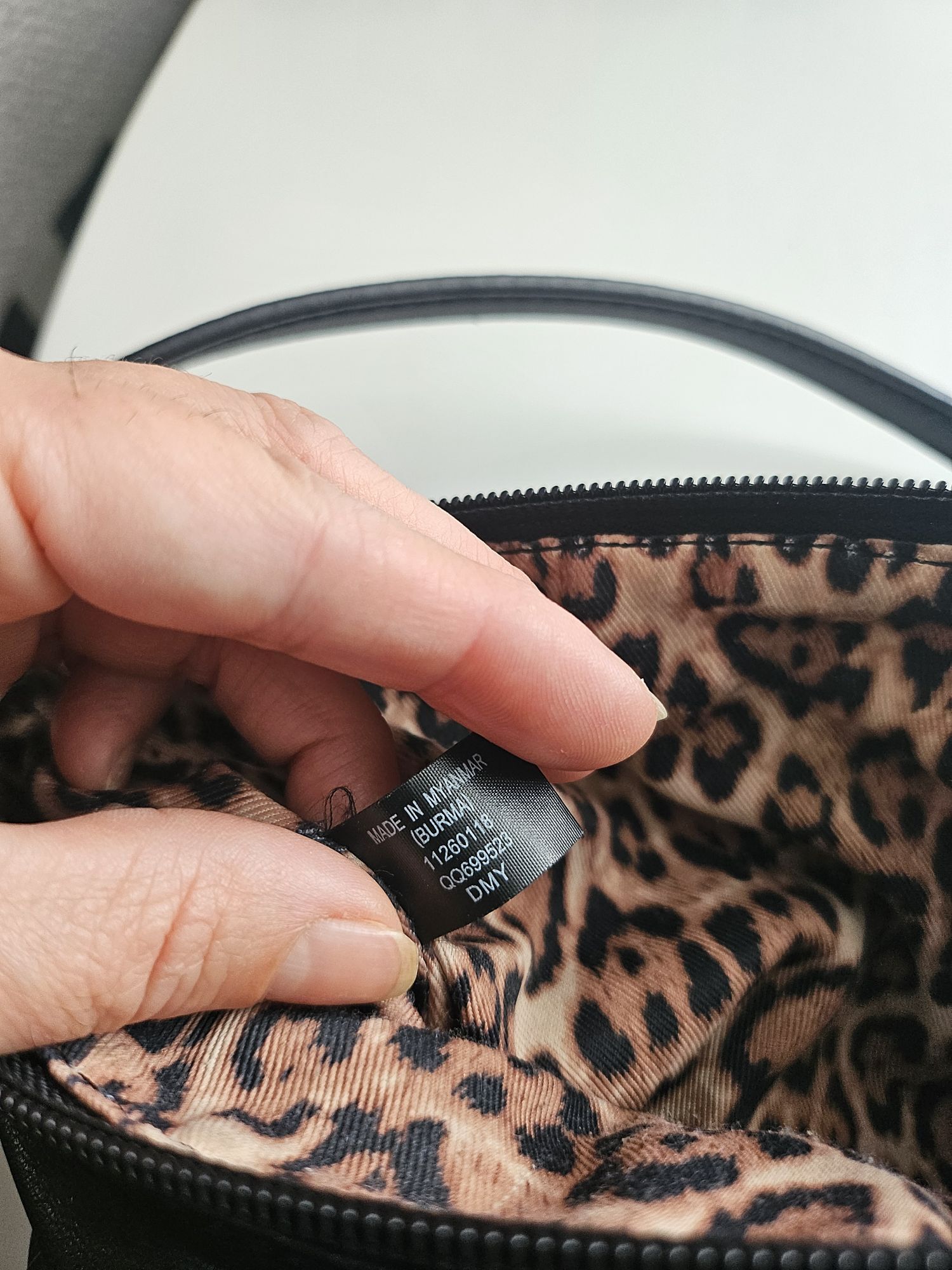 Guess Siyah El Çantası — görsel 4/4