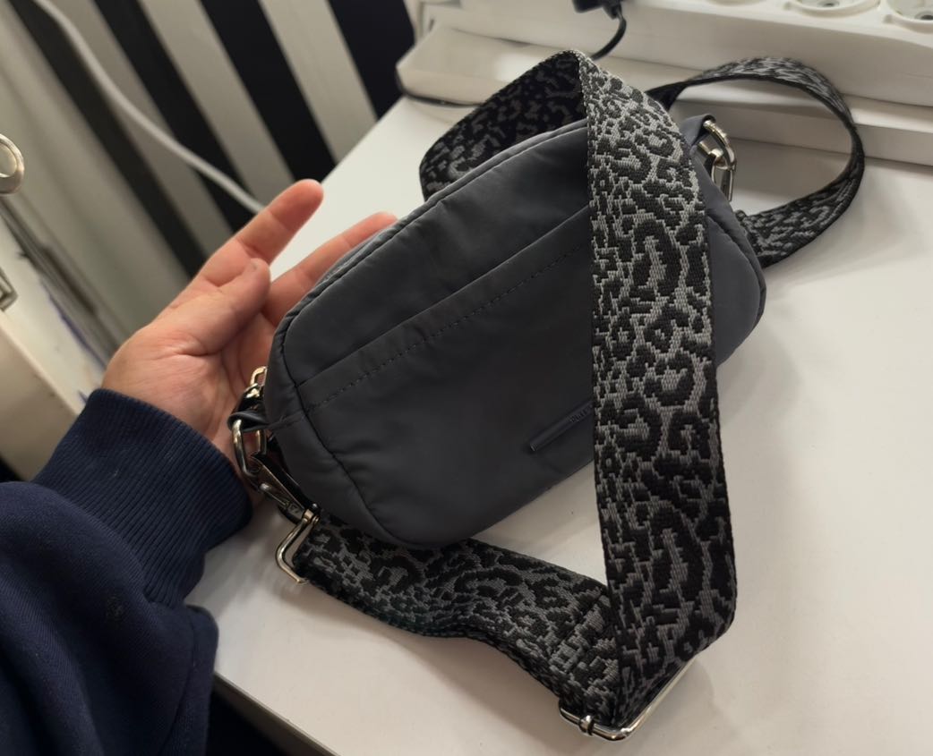 Pull & Bear Çapraz Askılı Çanta — görsel 2/2