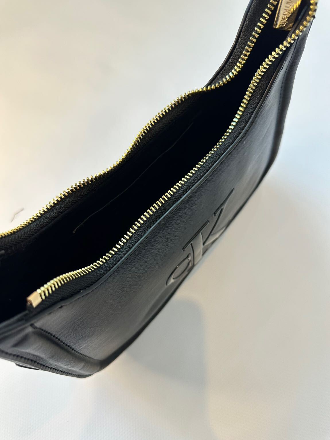 Calvin Klein Siyah Omuz Çantası — görsel 2/2